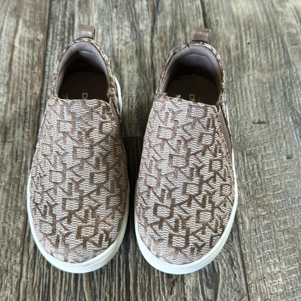 DKNY Toddler Girls Cam Gore Canvas Sneakers, Size 7/6